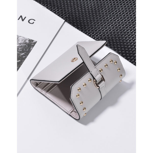 Portofel de dama din piele cu carouri metalice