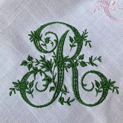 RD21018 Prispôsobená klasická elegantná koruna s 3 písmenami a monogramovou výšivkou, kvalitná výšivka, ľanový obrúsok, svadobná dekorácia na stôl