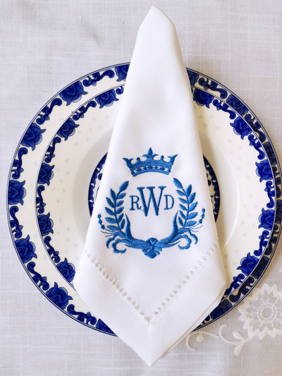 RD21018 Individualiai susiūta klasikinė elegantiška karūna, 3 raidžių monogramos siuvinėjimo kokybė, lininė servetėlė, stalo dekoro vestuvės