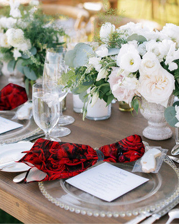 Κόκκινο τριαντάφυλλο λουλούδι Τραπέζι υφασμάτινο σετ χαρτοπετσέτας τοίχου Νυφικό πετσετάκι Μαντηλάκι Εστιατόριο προμήθειες Χριστουγεννιάτικες χαρτοπετσέτες