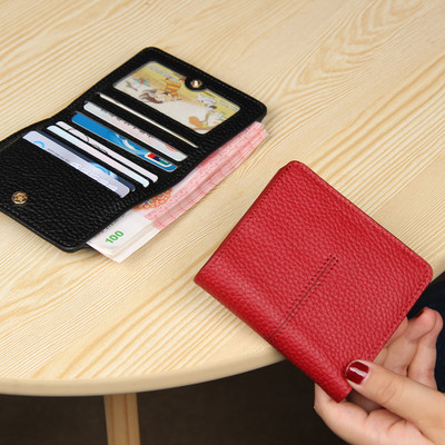 Dámska peňaženka z eko kože s čistým vzorom