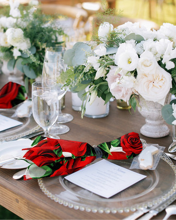 Ημέρα του Αγίου Βαλεντίνου Λουλούδι Κόκκινο Τριαντάφυλλο Λουλούδι υφασμάτινες χαρτοπετσέτες Σετ Εορταστικό Δείπνο Διακόσμηση γάμου Πετσέτα κουζίνας Τραπεζοπετσέτες τραπεζιού