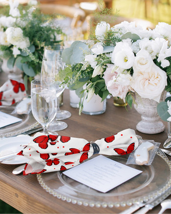 Κόκκινη πεταλούδα πουά με υφή υφασμάτινες χαρτοπετσέτες Σετ ντεκόρ γιορτινής δεξίωσης γάμου Πετσέτα κουζίνας Τραπεζοπετσέτες τραπεζιού