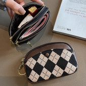 Noul model de portofel de dama in carouri