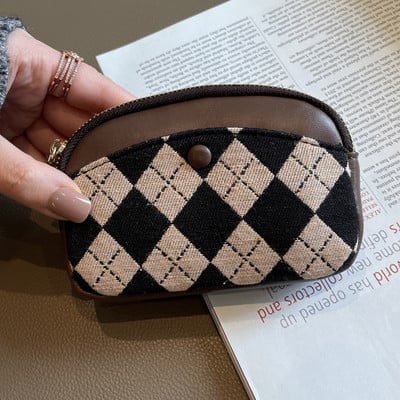 Noul model de portofel de dama in carouri