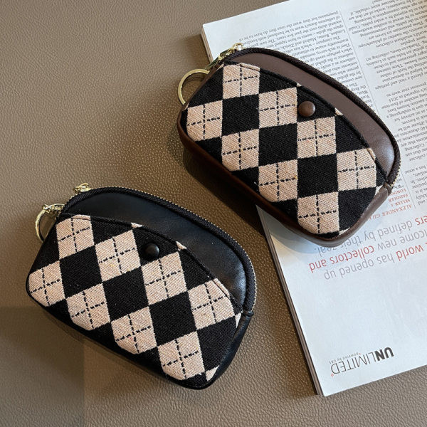 Noul model de portofel de dama in carouri