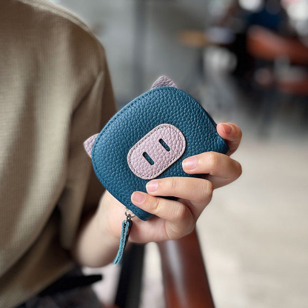 Moteriška piniginė su skyreliais dokumentams