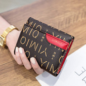 Mala ženska torbica sa natpisom