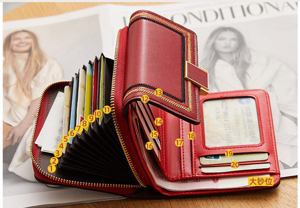 Ženski kožni novčanik s metalnom kopčom i pretincem za novčiće