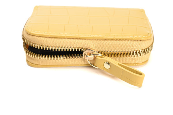 Malá kabelka z reliéfnej eko kože