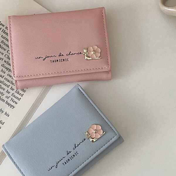 Portofel de dama in doua culori cu floare metalica