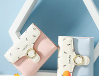 Portofel de dama cu inscriptie si aplicatie