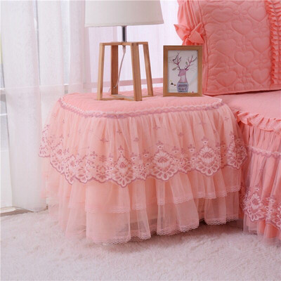 Romantiška nėriniuota naktinė spintelė, staltiesė, dygsniuota dulkių danga