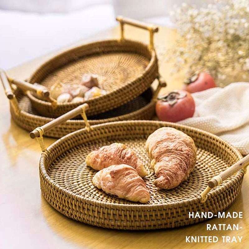 Rankų austo rotango laikymo padėklas su medine rankena Apvalus duonos krepšelis Vaisių pyragų lėkštė Maistas Kava Stalinio stalo dekoravimas Pinti padėklas