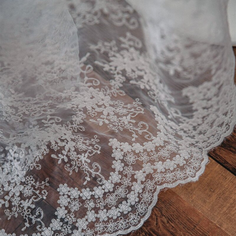 Vruće prodavani moderni jacquard jednostavni kvadratni stolnjak od 130 cm, spavaća soba, balkon, radna soba, mali okrugli stolni pokrivač, svadbeni dekor