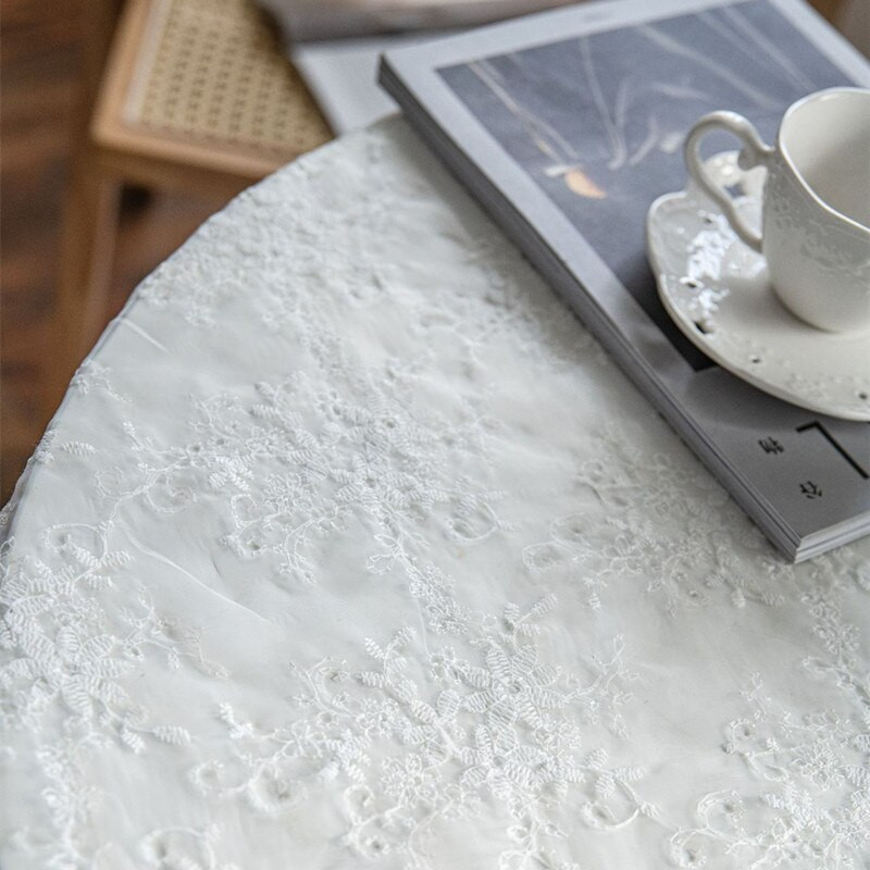 Vruće prodavani moderni jacquard jednostavni kvadratni stolnjak od 130 cm, spavaća soba, balkon, radna soba, mali okrugli stolni pokrivač, svadbeni dekor