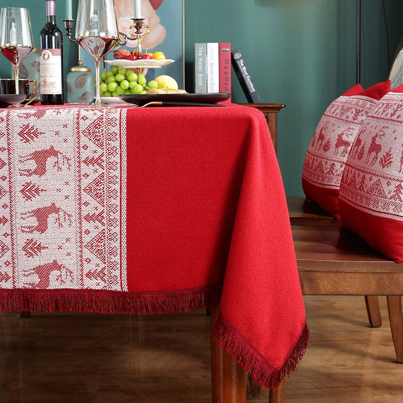 Vianočný obdĺžnikový obrus, látka, domáci elegantný jeleň, biela, sivá, červená, štvorcová výšivka, macramé, jedálenský obrus