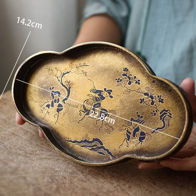 Európai sárgaréz tárolótálca Retro virágos domborműves dekoratív hálószoba kozmetikai tartály Otthoni dohányzóasztal asztali teáscsésze rendszerező