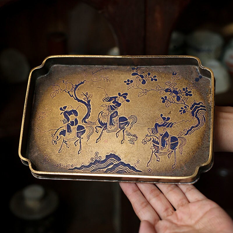 Európai sárgaréz tárolótálca Retro virágos domborműves dekoratív hálószoba kozmetikai tartály Otthoni dohányzóasztal asztali teáscsésze rendszerező