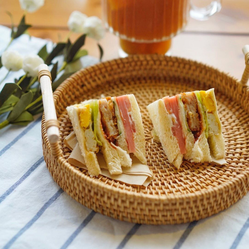 Sandėliavimo padėklas su medine rankena Rankų austo rotango apvalus pintas krepšelis duonos maisto lėkštė Vaisių pyrago lėkštė vakarienės patiekimo padėklas