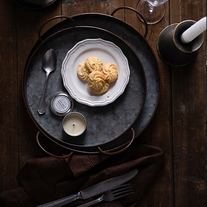 Europski retro okrugli željezni tanjur s ručkom Metalni vintage pladanj za kruh Dekoracija doma Vrt Restoran Stol Fotografiranje