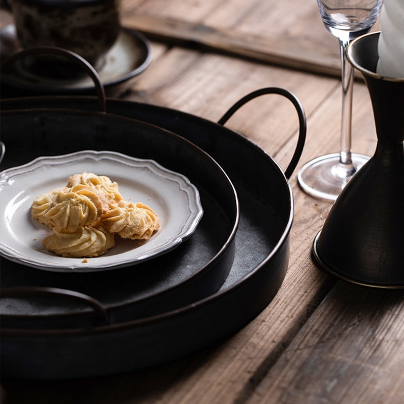 Europski retro okrugli željezni tanjur s ručkom Metalni vintage pladanj za kruh Dekoracija doma Vrt Restoran Stol Fotografiranje