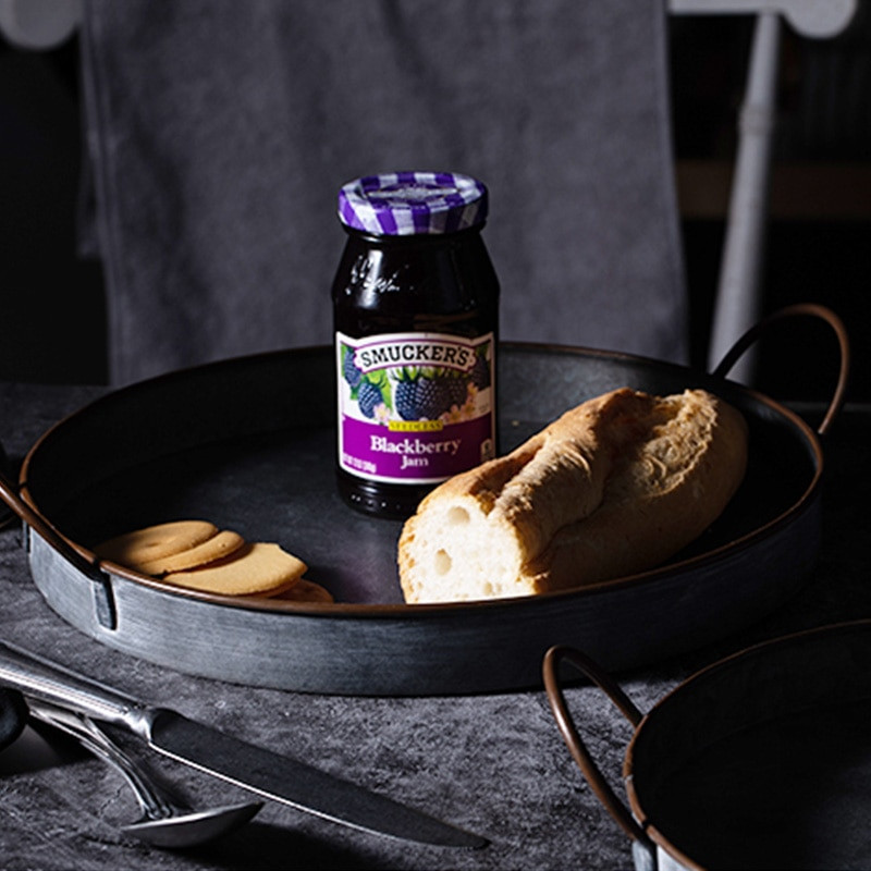 Europski retro okrugli željezni tanjur s ručkom Metalni vintage pladanj za kruh Dekoracija doma Vrt Restoran Stol Fotografiranje