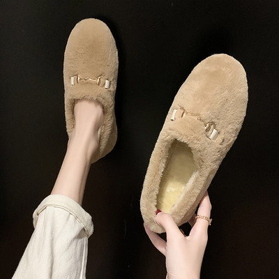 Naujo modelio moteriškos pūkinės šlepetės su metaline sagtimi