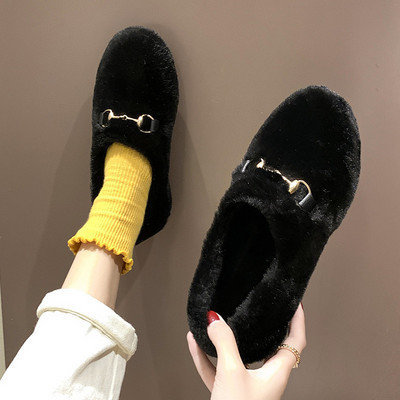 Naujo modelio moteriškos pūkinės šlepetės su metaline sagtimi