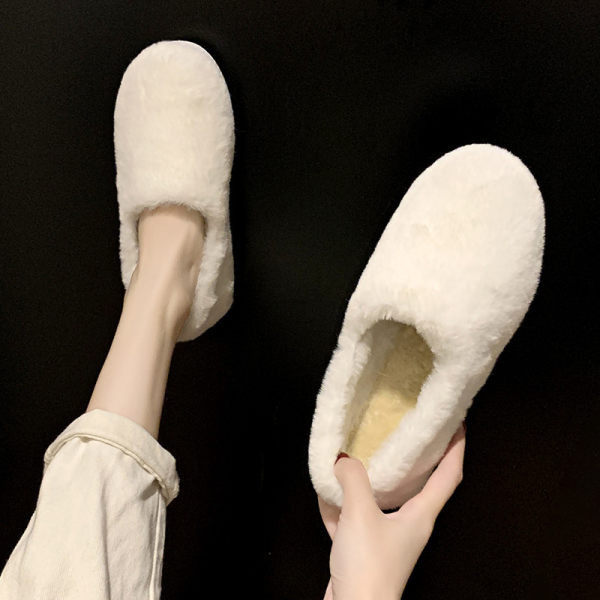 Naujo modelio moteriškos pūkinės šlepetės su metaline sagtimi