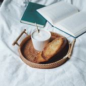 Kézzel szőtt rattan tárolótálca fából készült fogantyúval, kerek fonott kosár kenyér ételtál Gyümölcs tortatál Vacsora tálaló