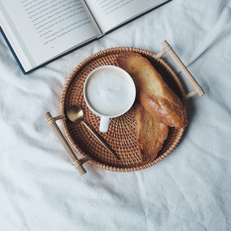 Kézzel szőtt rattan tárolótálca fából készült fogantyúval, kerek fonott kosár kenyér ételtál Gyümölcs tortatál Vacsora tálaló