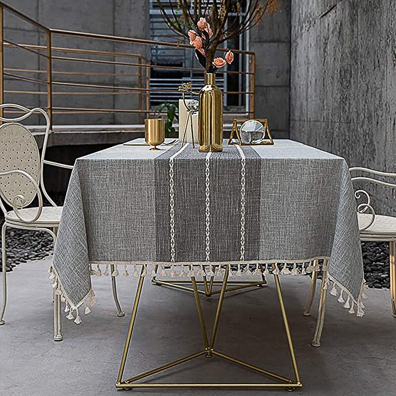 Medvilninė ir lininė staltiesė Apsauga nuo raukšlių ir neišblukus, gali būti naudojama valgomojo staltiesei viduje ir lauke.