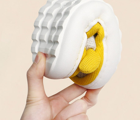 Dámske papuče s nápisom a 3D prvkom vo viacerých farbách