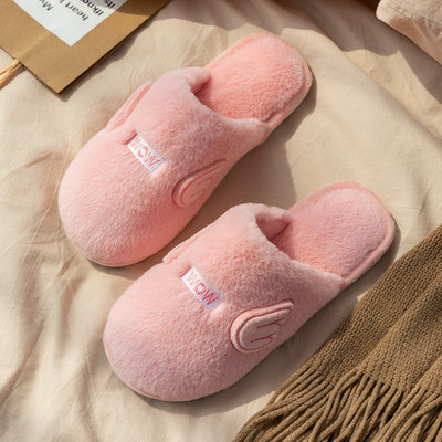 Šiuolaikinės moteriškos pūkinės šlepetės su siuvinėjimais