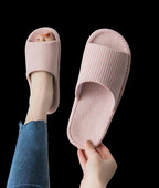 Dryžuotos rudens-žiemos šlepetės