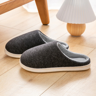 Jauna modeļa sieviešu čības ar plakanu zoli