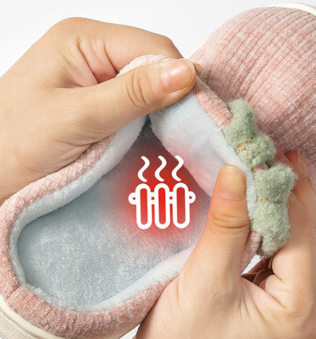 Jauna modeļa sieviešu čības ar plakanu zoli