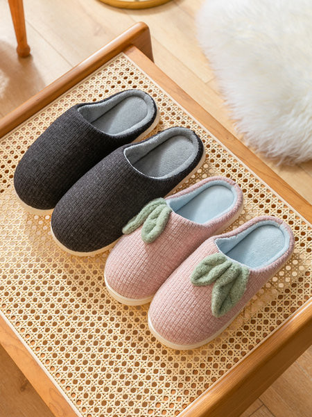 Jauna modeļa sieviešu čības ar plakanu zoli