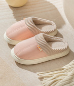 Moteriškos šlepetės su šiltu pamušalu ir užrašu