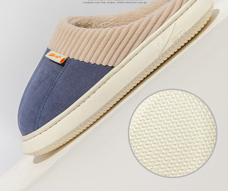 Moteriškos šlepetės su šiltu pamušalu ir užrašu