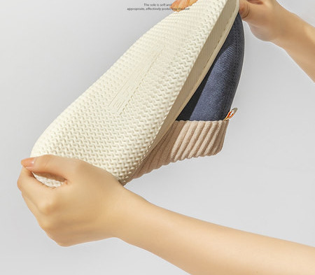 Moteriškos šlepetės su šiltu pamušalu ir užrašu