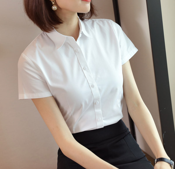 Costum de femeie elegant de cămașă și fustă sau cămașă și pantaloni