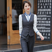 Moderno žensko odijelo sive boje