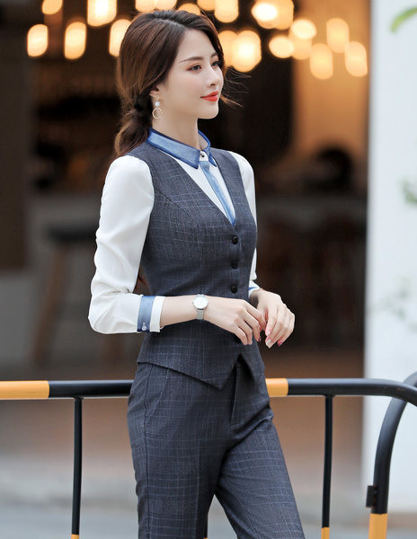 Moderno žensko odijelo sive boje