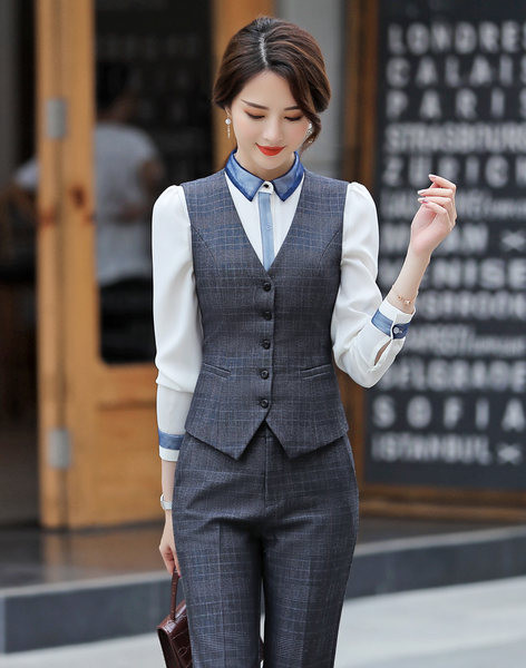 Moderno žensko odijelo sive boje