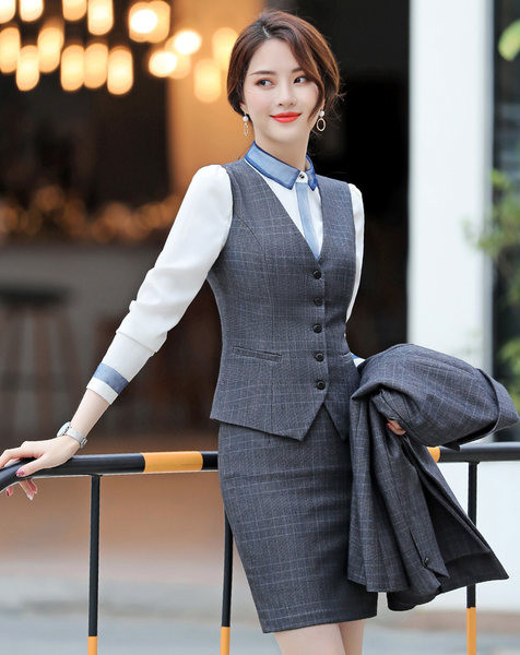 Moderno žensko odijelo sive boje