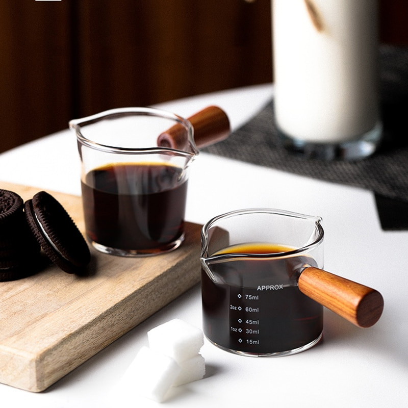 Fa fogantyú, kétszájú tejes csésze átlátszó üveg kávés mérőpohár háztartási konyha vastag zöldség salátatál