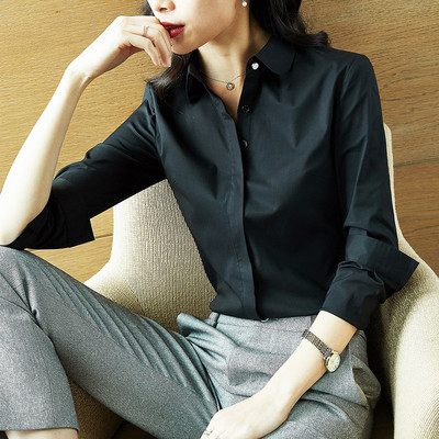 Cămașă elegantă și costum pantalon de damă