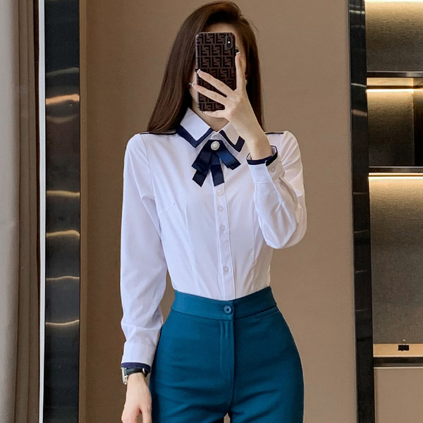 Costum de femeie elegant de cămașă și fustă sau cămașă și pantaloni